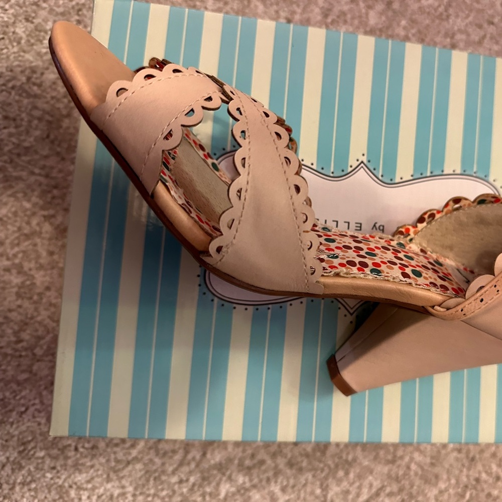 New in the box Bettie Page 4" Open Toe Heel With Scallop detail - Picture 2 of 7